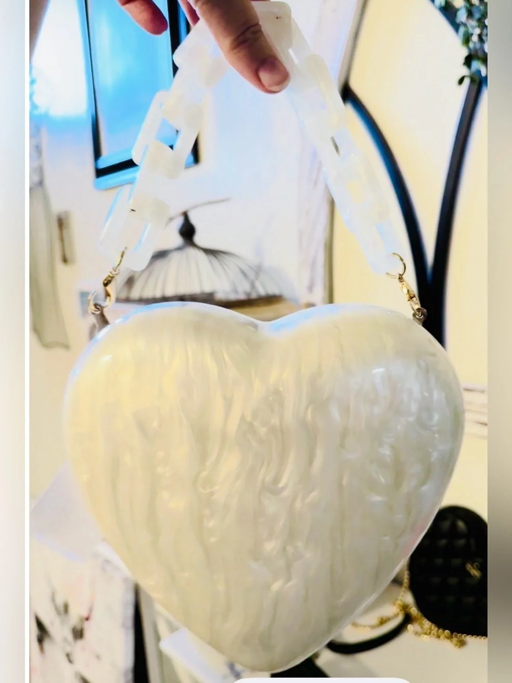 A new day Pearlescent Heart Clutch in Cream EUC